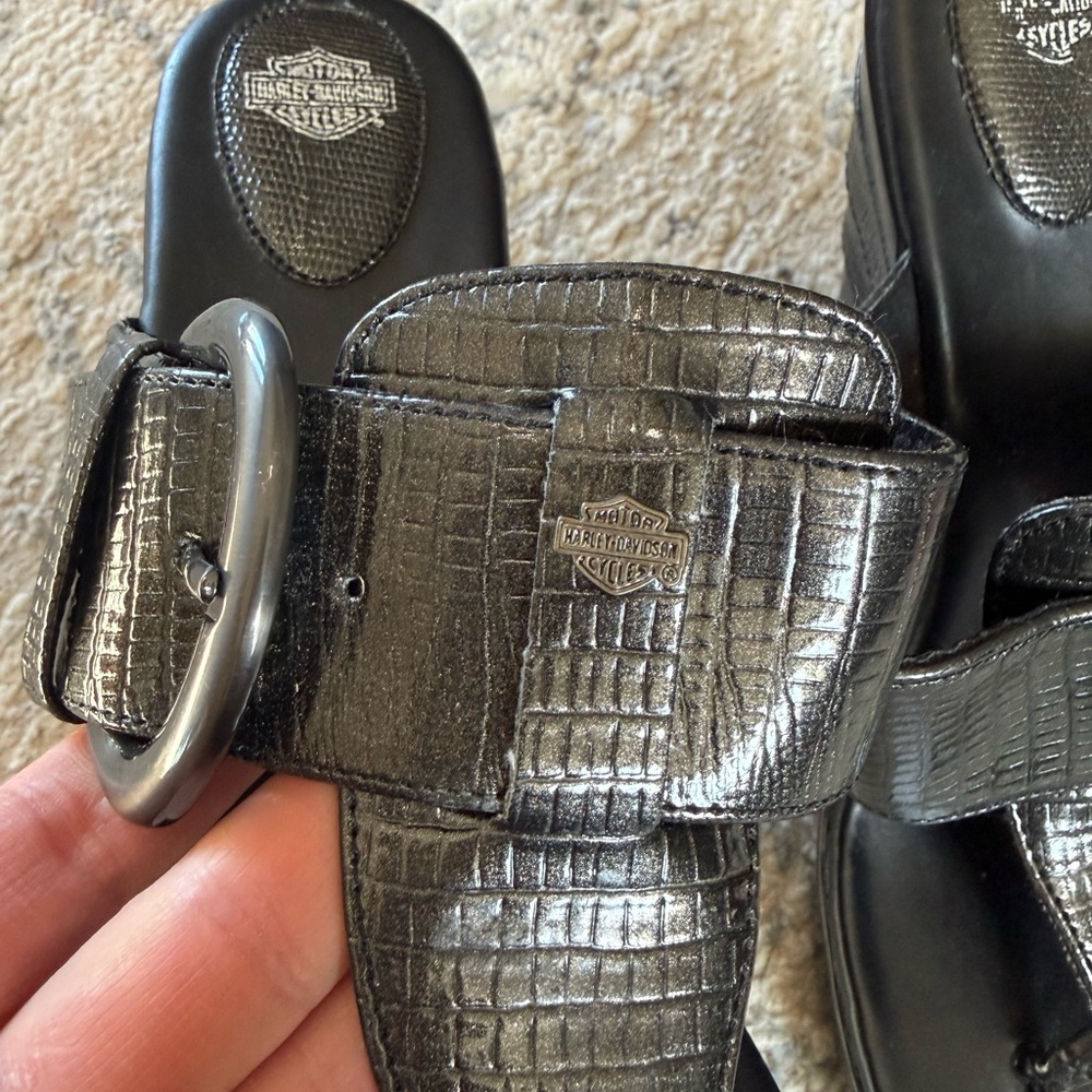 Harley-Davidson Black Wedge Sandal Thong with Buckle - Picture 4 of 6